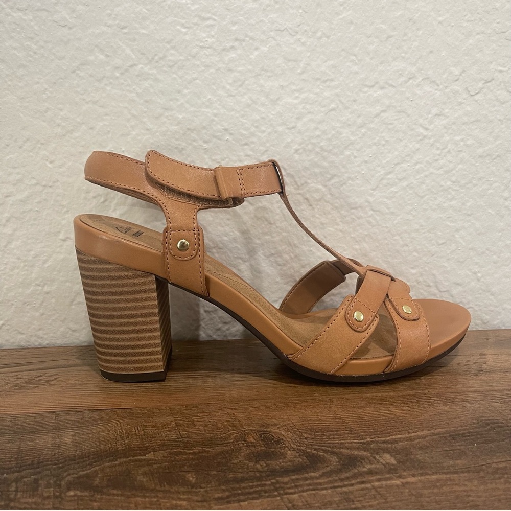 Clark’s Tan Shoe